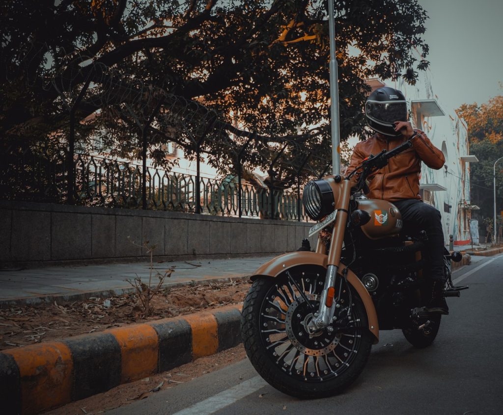 rouler seule en moto